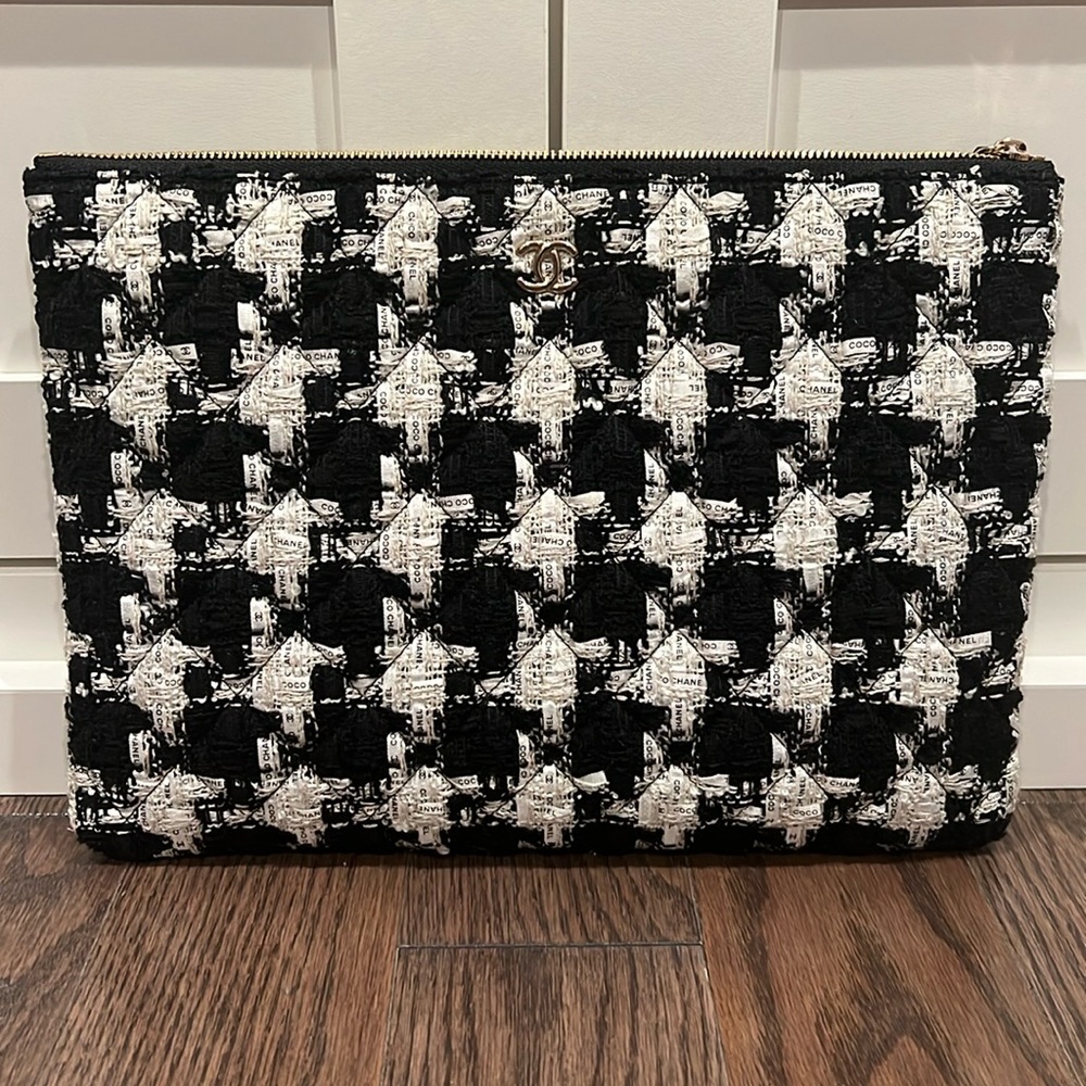 Chanel O-Case